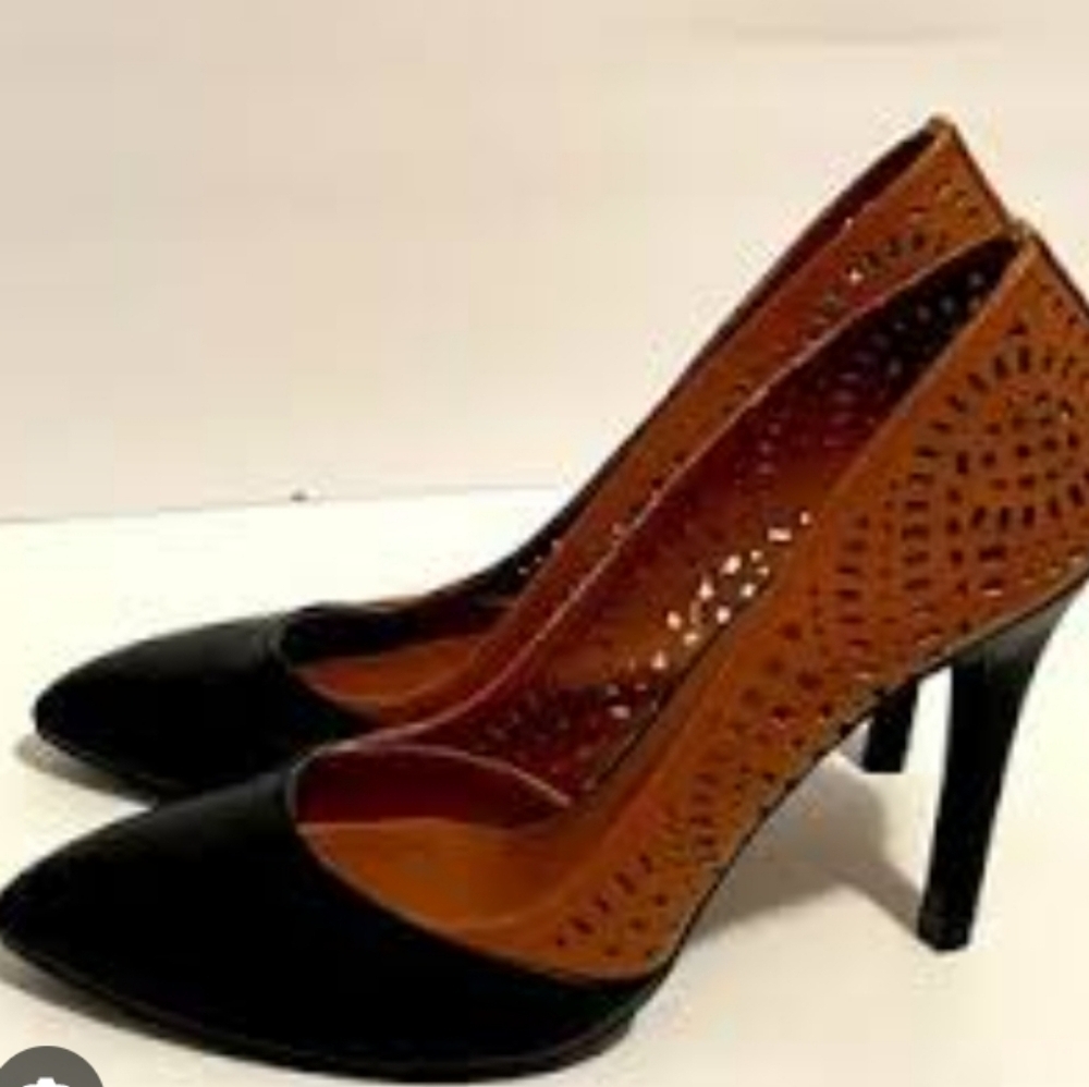 -- BCBG Elegant Black and Brown Women's Heels Women's Size 6.5